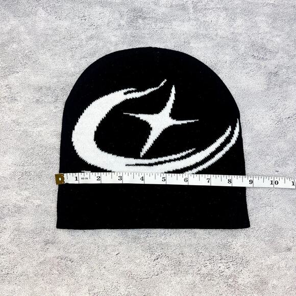 grunge gothic punk black and white star beanie - Picture 5 of 6